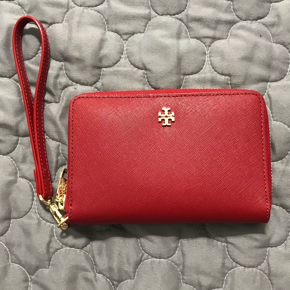 Tory Burch Handbags - ✅Tory Burch Wrist Wallet😍